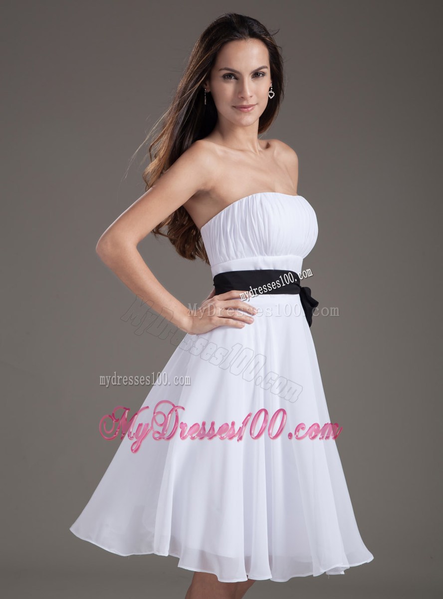 White Empire Strapless Knee-length Prom Dress with Black Sash
