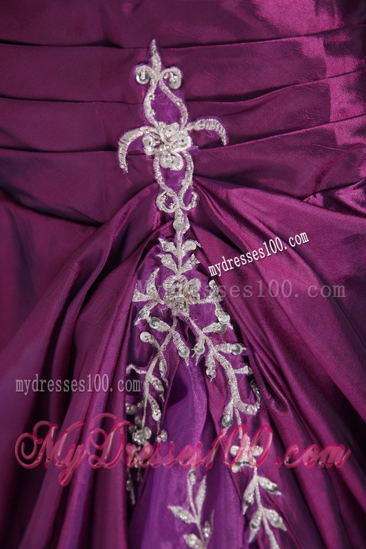 Appliques and Ruches Decorate On Prom Dress in Eggplant Purple