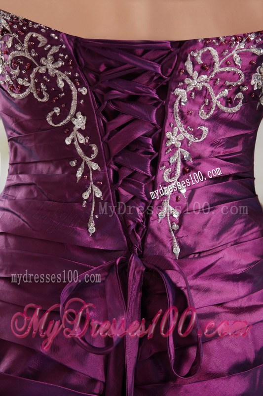 Appliques and Ruches Decorate On Prom Dress in Eggplant Purple