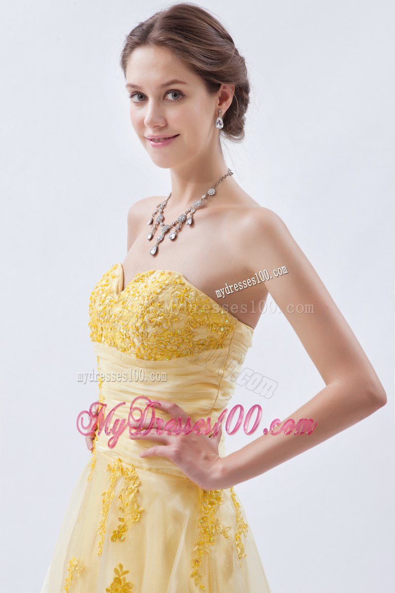Sweetheart Rhinestones and Ruche Light Yellow Prom Dress with Appliques