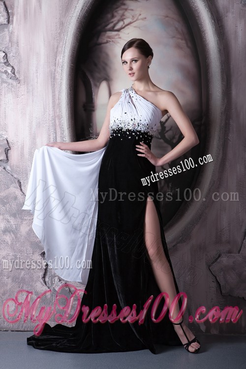 Asymmetrical Black and White Beaded Dresses for Prom of Brush Train
