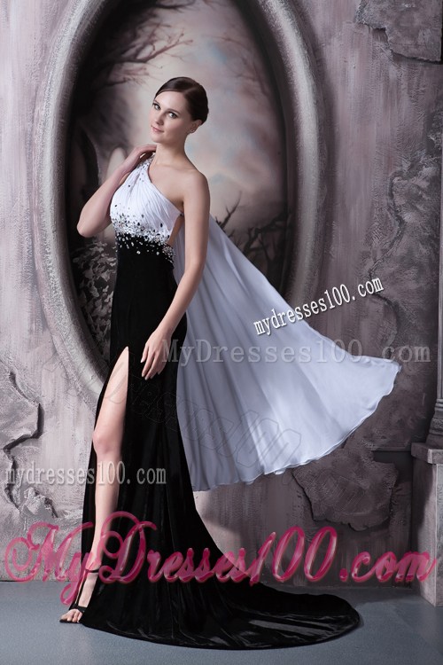 Asymmetrical Black and White Beaded Dresses for Prom of Brush Train