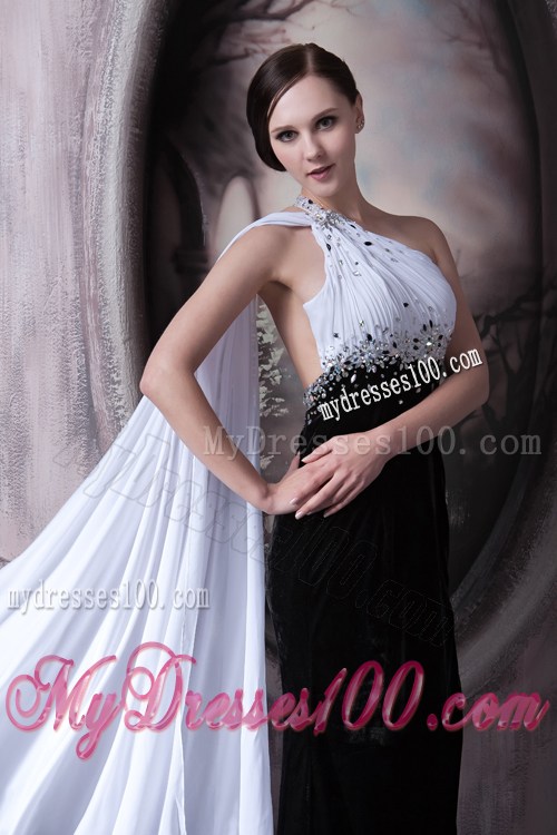 Asymmetrical Black and White Beaded Dresses for Prom of Brush Train