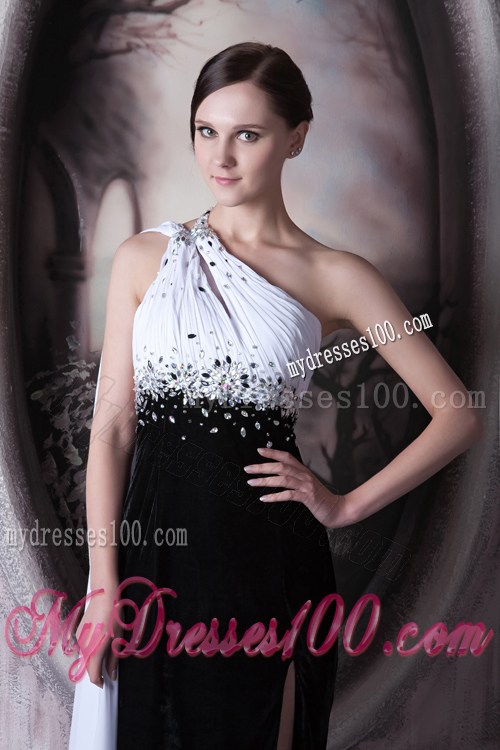 Asymmetrical Black and White Beaded Dresses for Prom of Brush Train