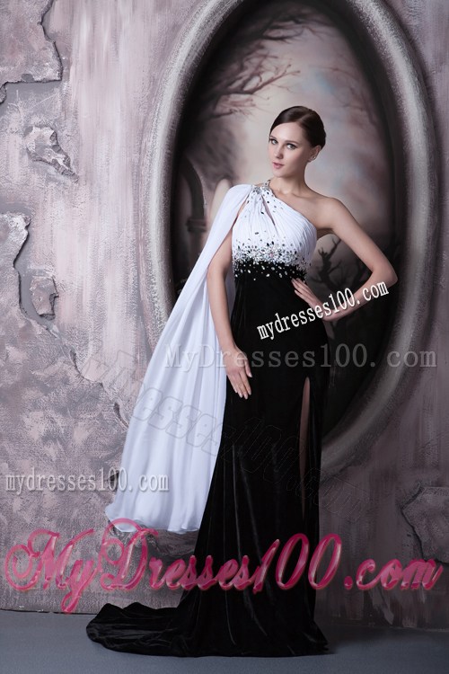 Asymmetrical Black and White Beaded Dresses for Prom of Brush Train