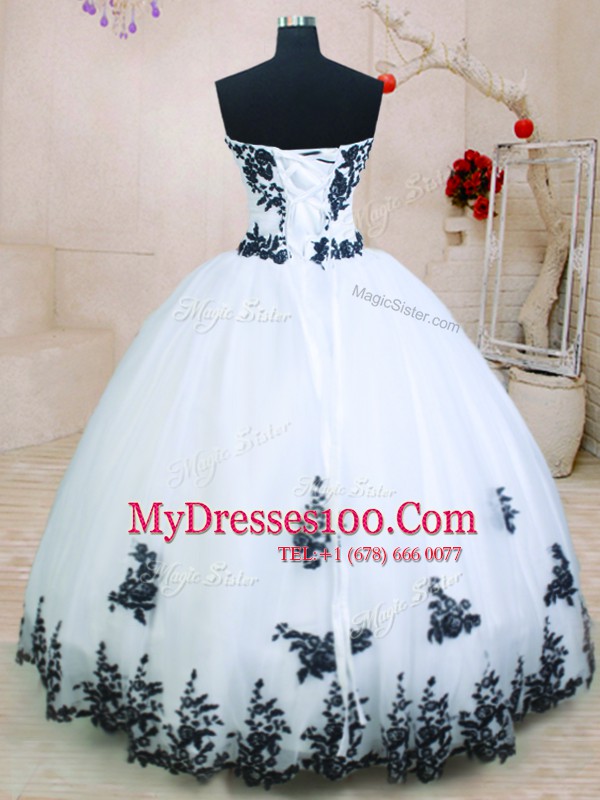 Floor Length Ball Gowns Sleeveless White Vestidos de Quinceanera Lace Up