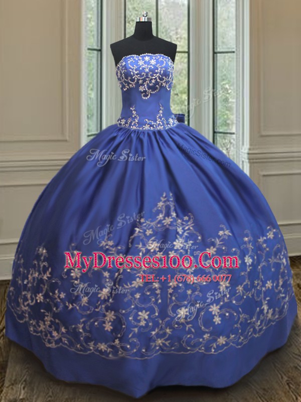 Sleeveless Satin Floor Length Lace Up Quince Ball Gowns in Royal Blue with Embroidery