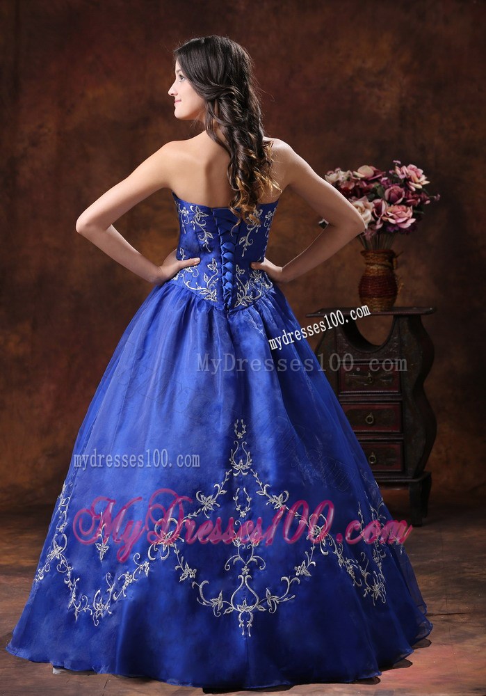Halter Top Ruching Quinceanera Dress with White Appliques For Beauty