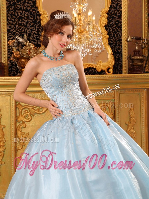 Diamond Decorated Sweet 15 Dresses with Puffy Skirt and Ruffled Hemline