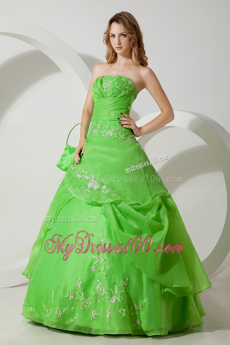Spring Green Ruched Quinceanera Dress with White Embroideries with Hand Bag