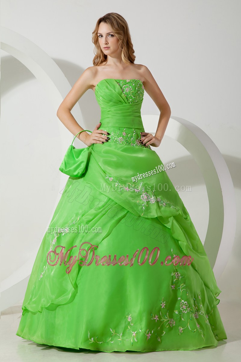 Spring Green Ruched Quinceanera Dress with White Embroideries with Hand Bag