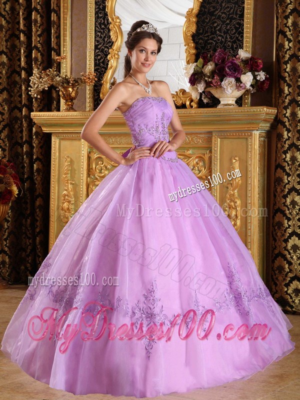 Lace-up Back Quinceanera Dress in Lavender with Ruching and Appliques