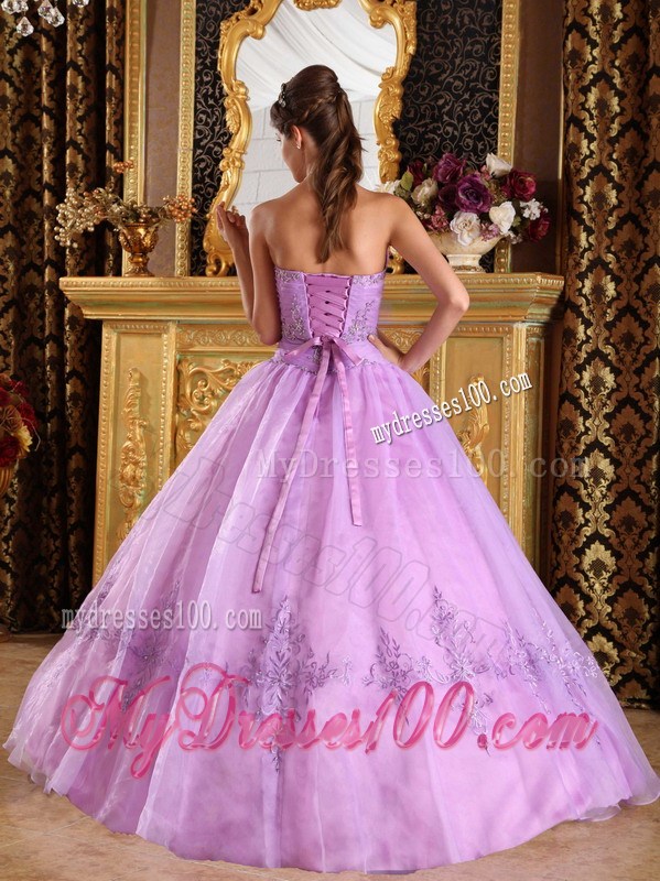 Lace-up Back Quinceanera Dress in Lavender with Ruching and Appliques