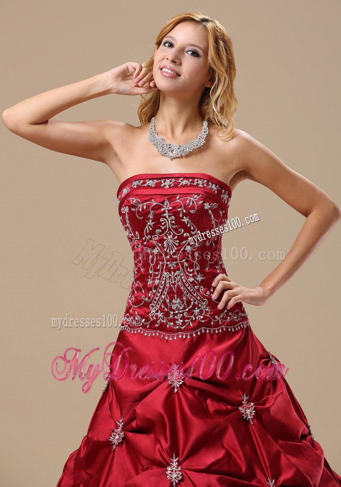Classical Embroideries Bodice Long Sweet 15 Dresses with Pick-ups