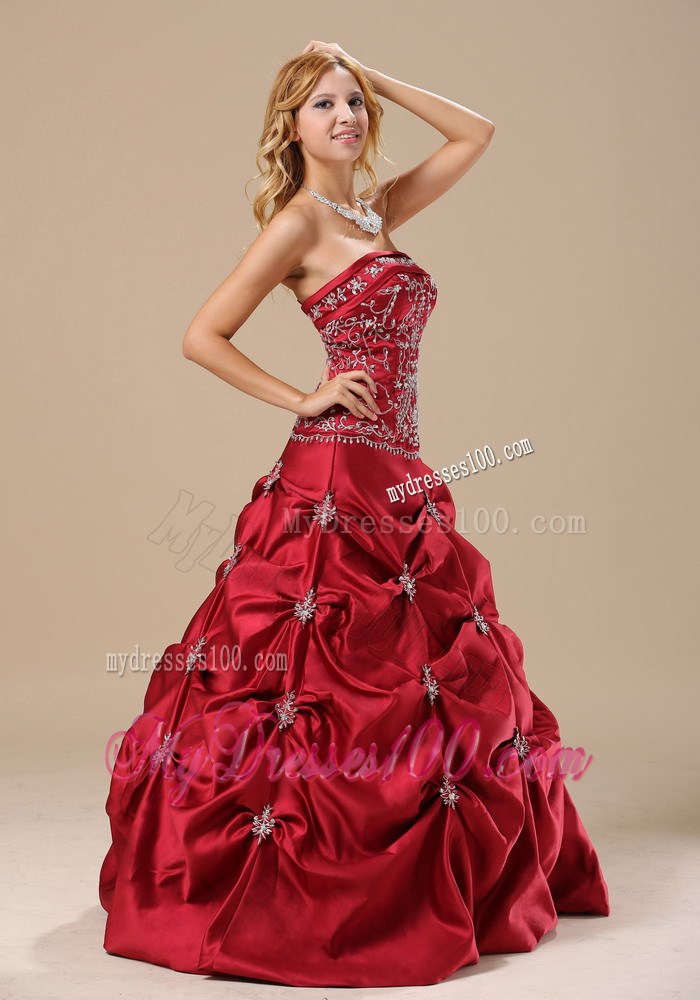 Classical Embroideries Bodice Long Sweet 15 Dresses with Pick-ups