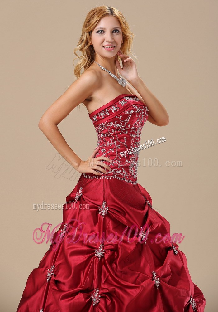Classical Embroideries Bodice Long Sweet 15 Dresses with Pick-ups