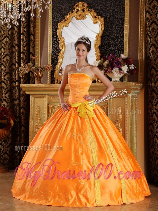 Puffy Quinceanera Dress in Orange Decorated with Bowknots and Appliques