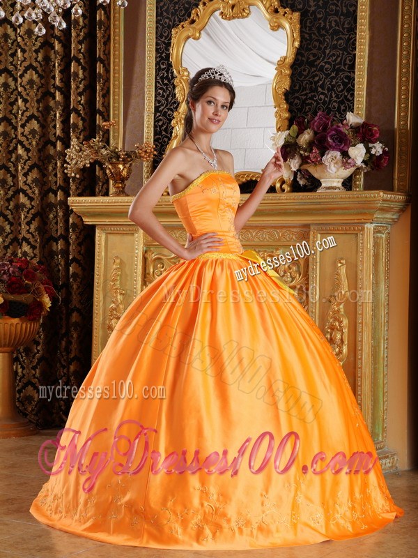 Puffy Quinceanera Dress in Orange Decorated with Bowknots and Appliques