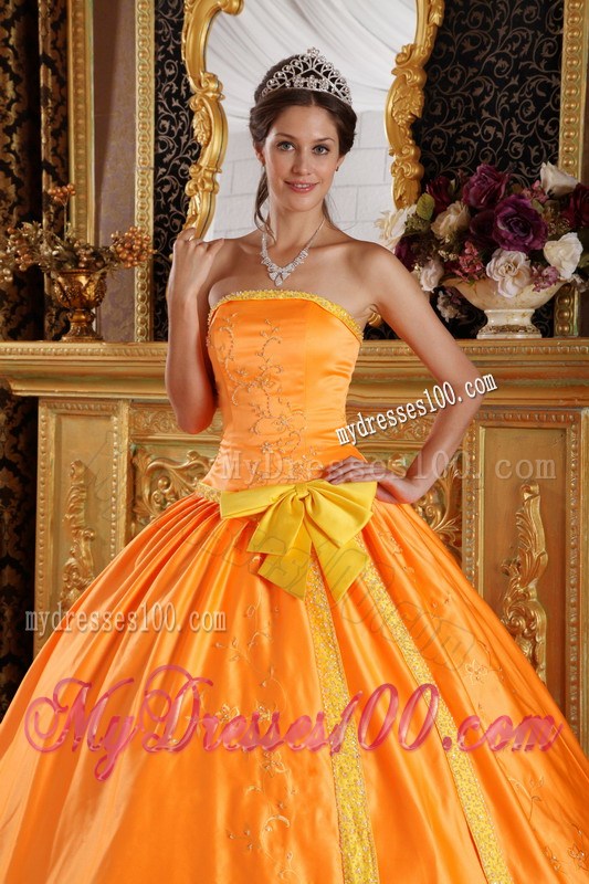 Puffy Quinceanera Dress in Orange Decorated with Bowknots and Appliques