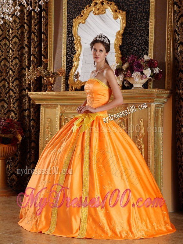 Puffy Quinceanera Dress in Orange Decorated with Bowknots and Appliques