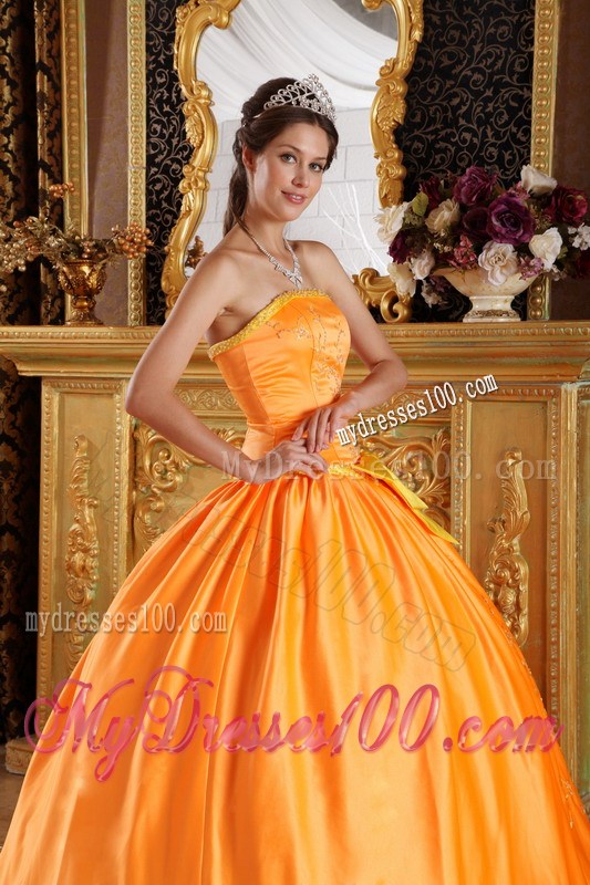 Puffy Quinceanera Dress in Orange Decorated with Bowknots and Appliques