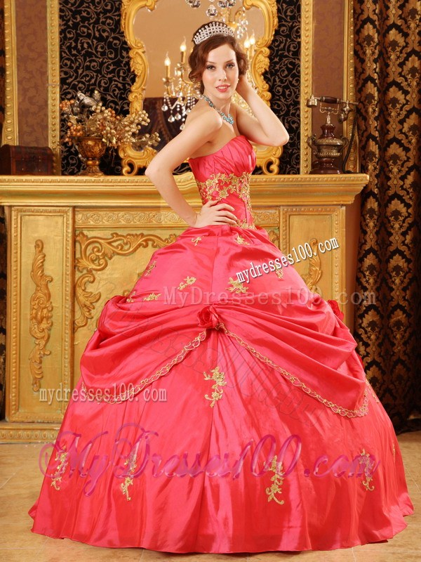 Handle Flowers Sweet 16 Dresses Decorated with Appliques and Lace Edge