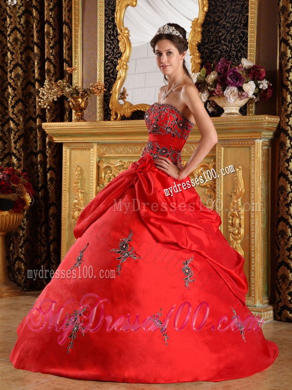 Black Floral Embroideries Decorated Quinceanera Dress with Pick-ups