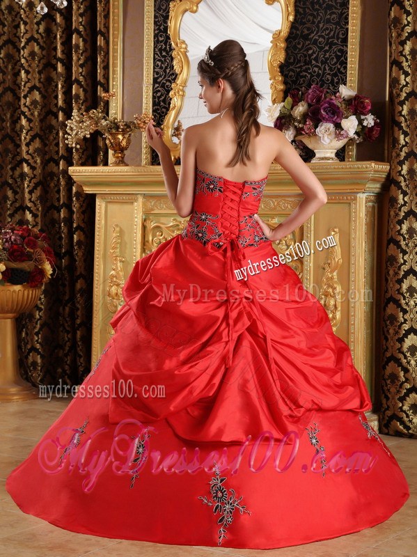 Black Floral Embroideries Decorated Quinceanera Dress with Pick-ups