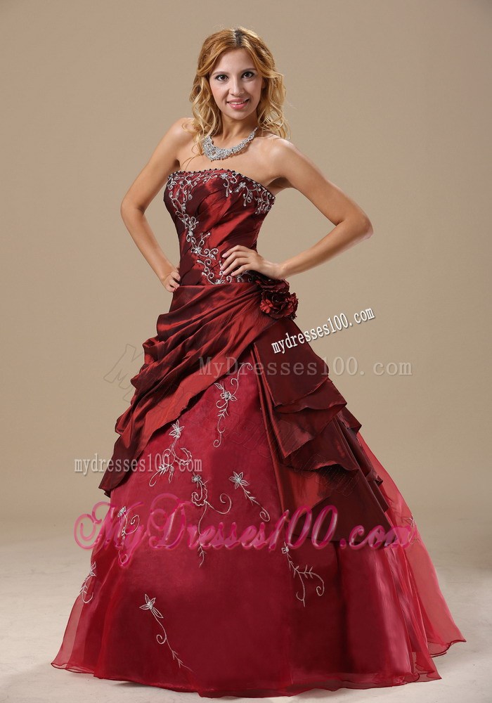 Embroideries Handle Flowers and Pick-ups Decorated Quinceanera Dress