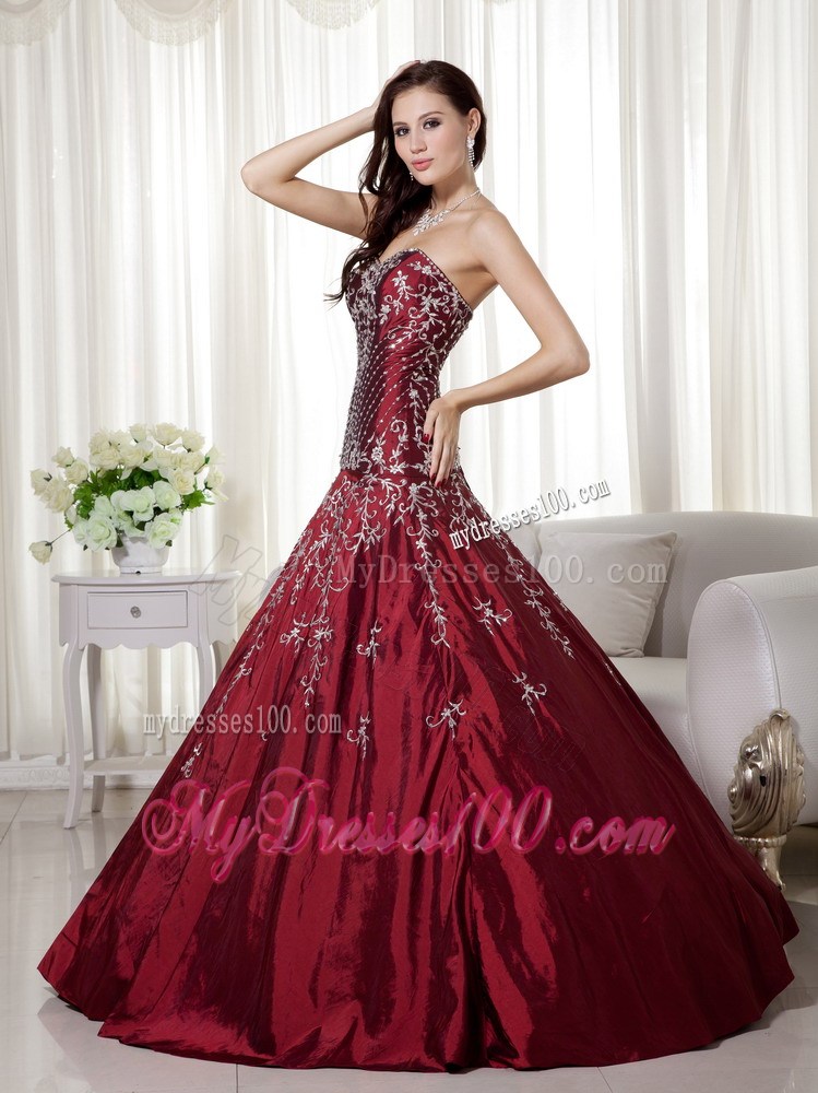 Embroideries and Beadings Decorated Bodice Sweet 15 Dresses with Brush Train