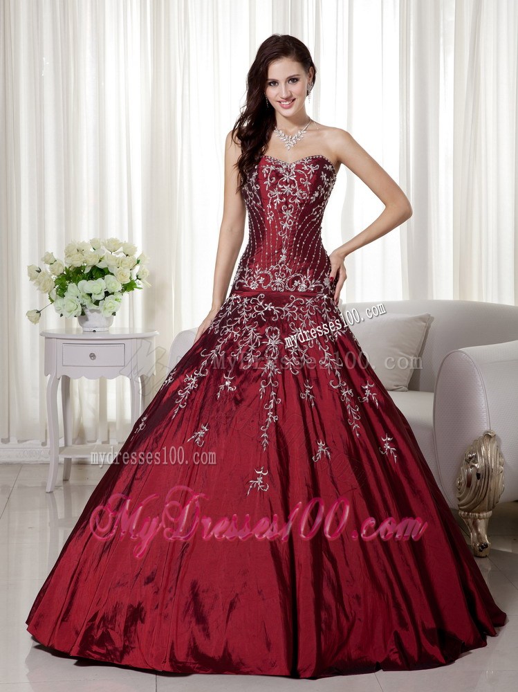 Embroideries and Beadings Decorated Bodice Sweet 15 Dresses with Brush Train
