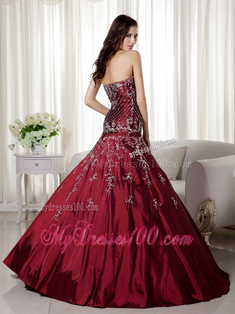 Embroideries and Beadings Decorated Bodice Sweet 15 Dresses with Brush Train