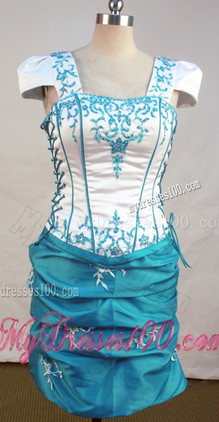Detachable White and Teal Pick-ups Decorate Dresses 15 with Embroidery