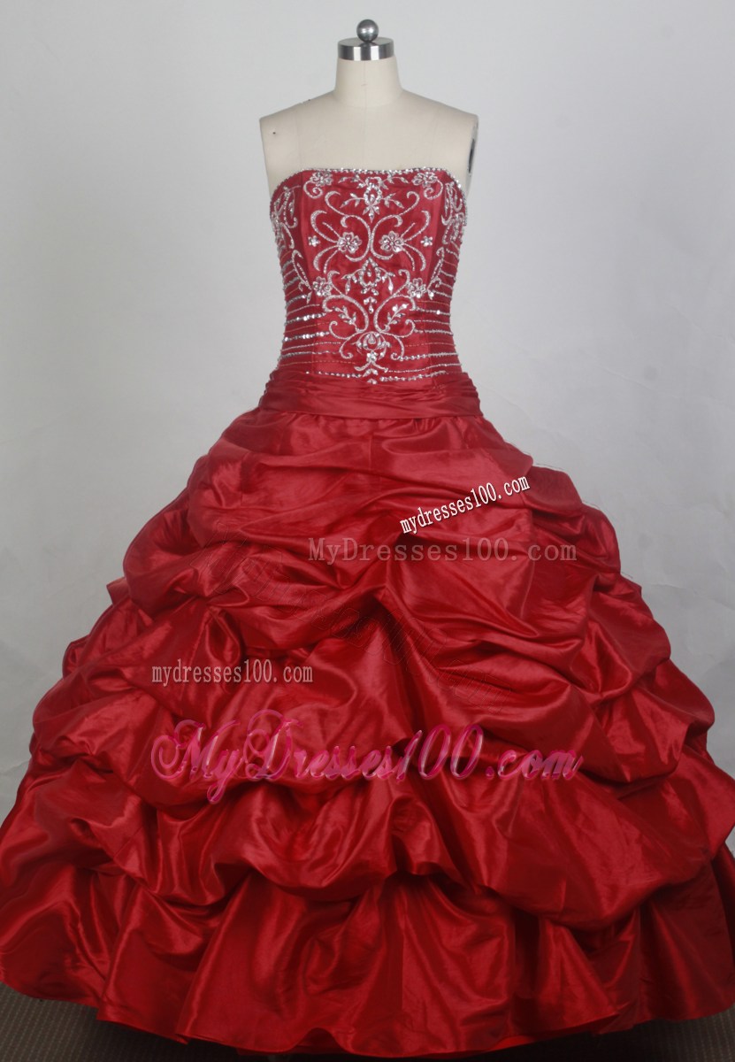 Beaded Embroidery Decorate Bodice Quinceanera Dress in Wine Red