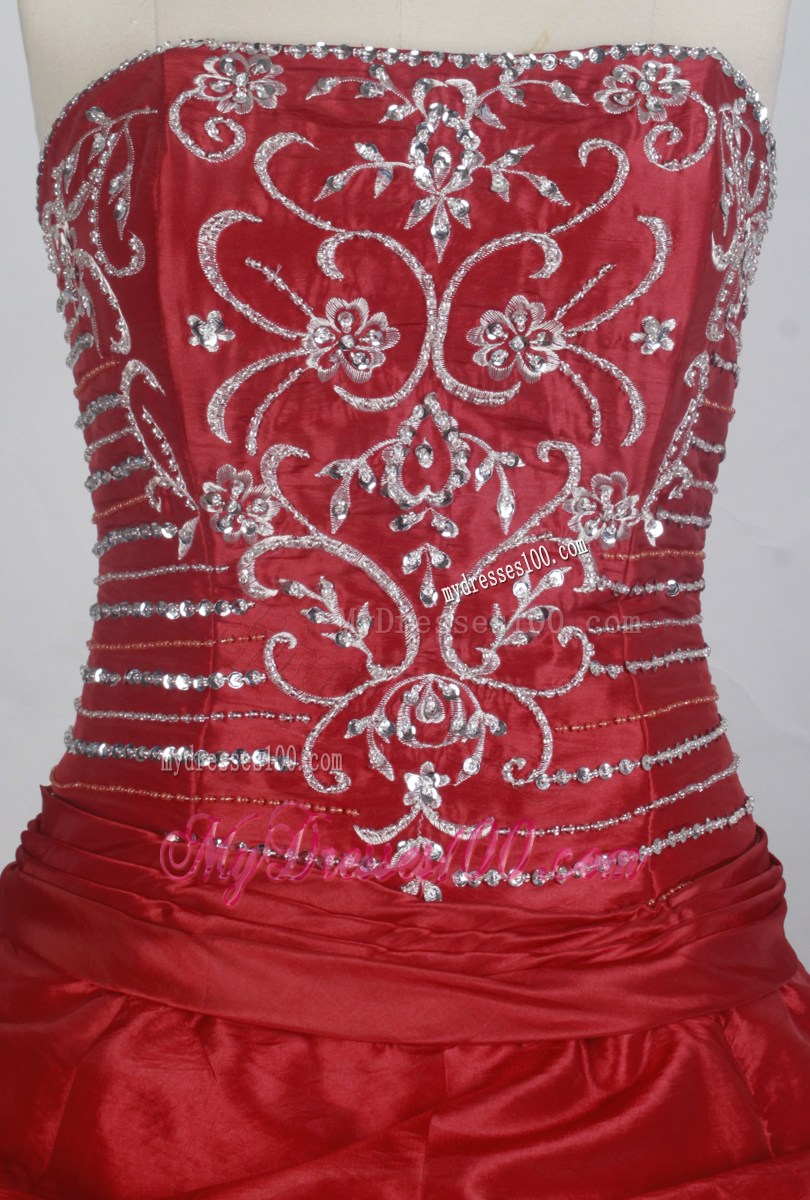 Beaded Embroidery Decorate Bodice Quinceanera Dress in Wine Red