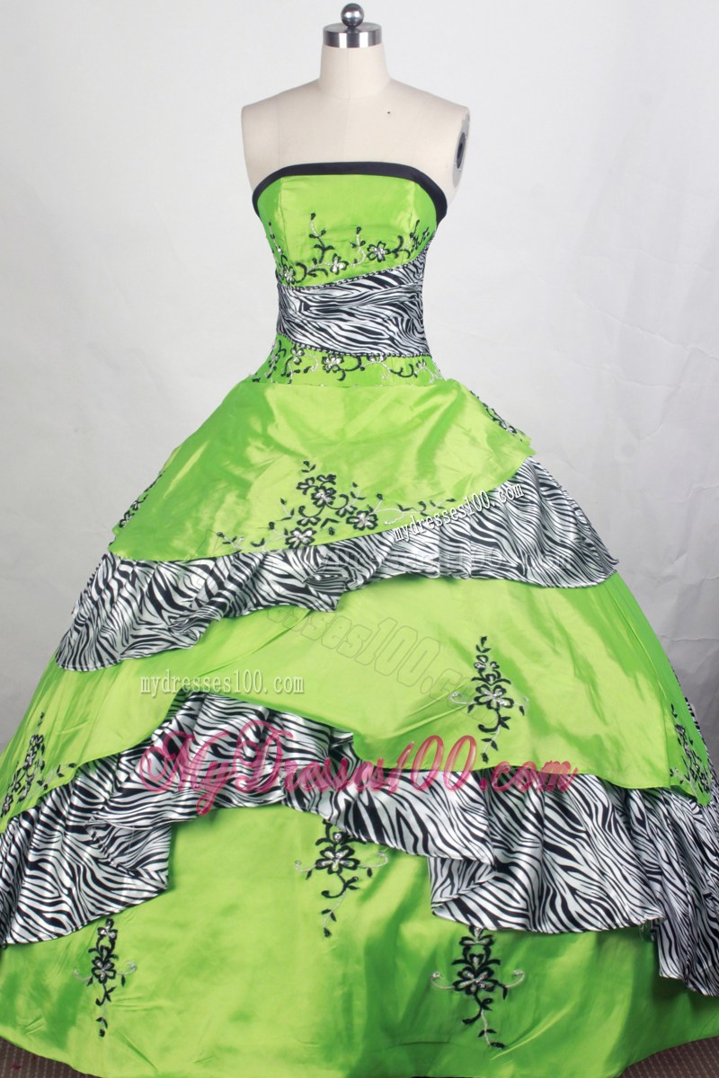 Spring Green Quinceanera Dress with Embroidery and Zebra Print