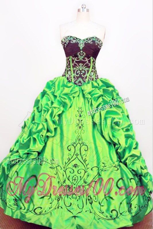 2013 Exquisite Strapless Embroidery Green Pick-ups Quinceanera Dress