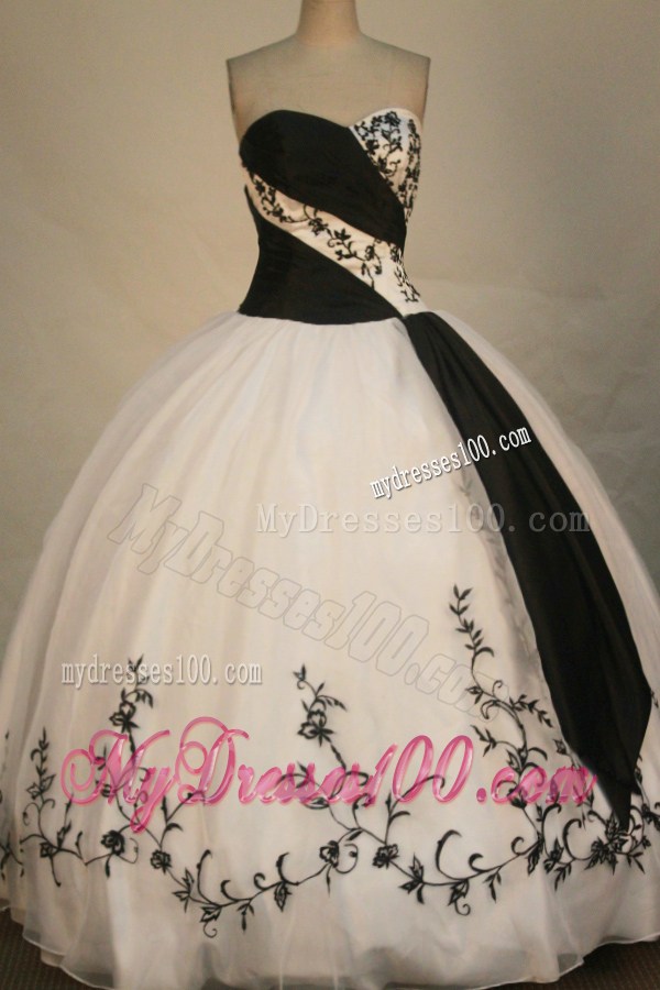 Strapless White and Black Sweetheart Quinceanera Gown Dresses with Embroidery