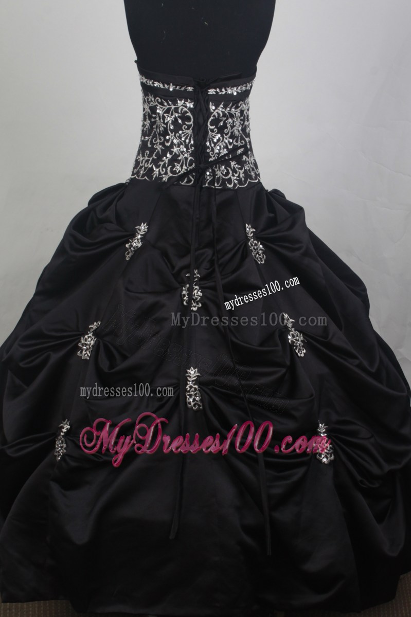 Beading and Appliques Decorate Elegant Black Taffeta Dress for Quinceanera