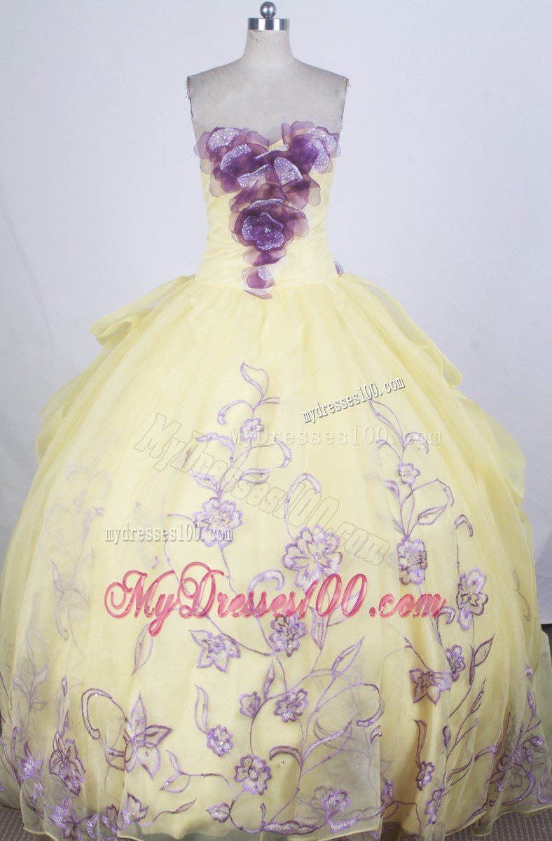 Sweetheart Embroidery Elegant Yellow Quinceanera Dresses with Lace up