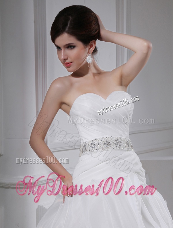 2016 Beautiful A-line Sweetheart Beading and Appliques Wedding Dress in White
