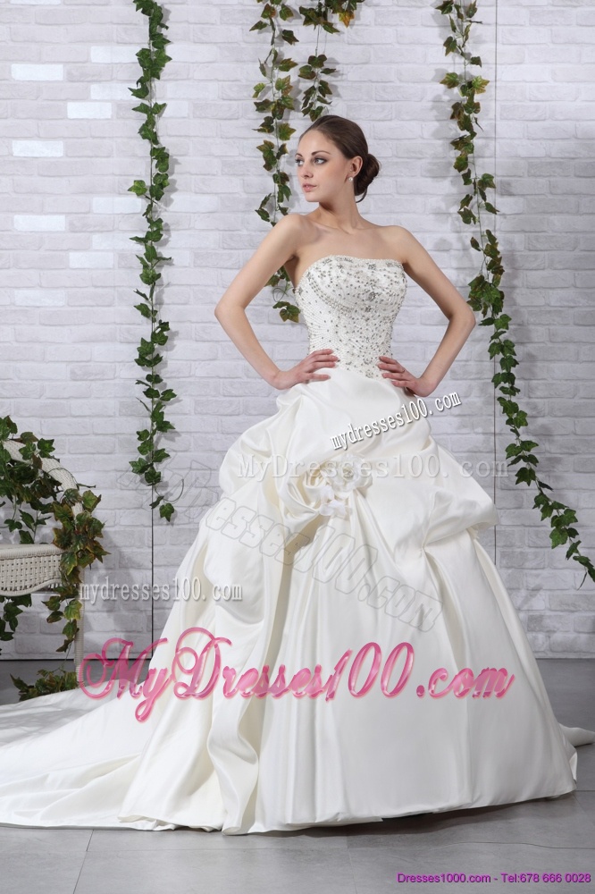 2016 Pretty Strapless Beading Wedding Dress with Brush Train