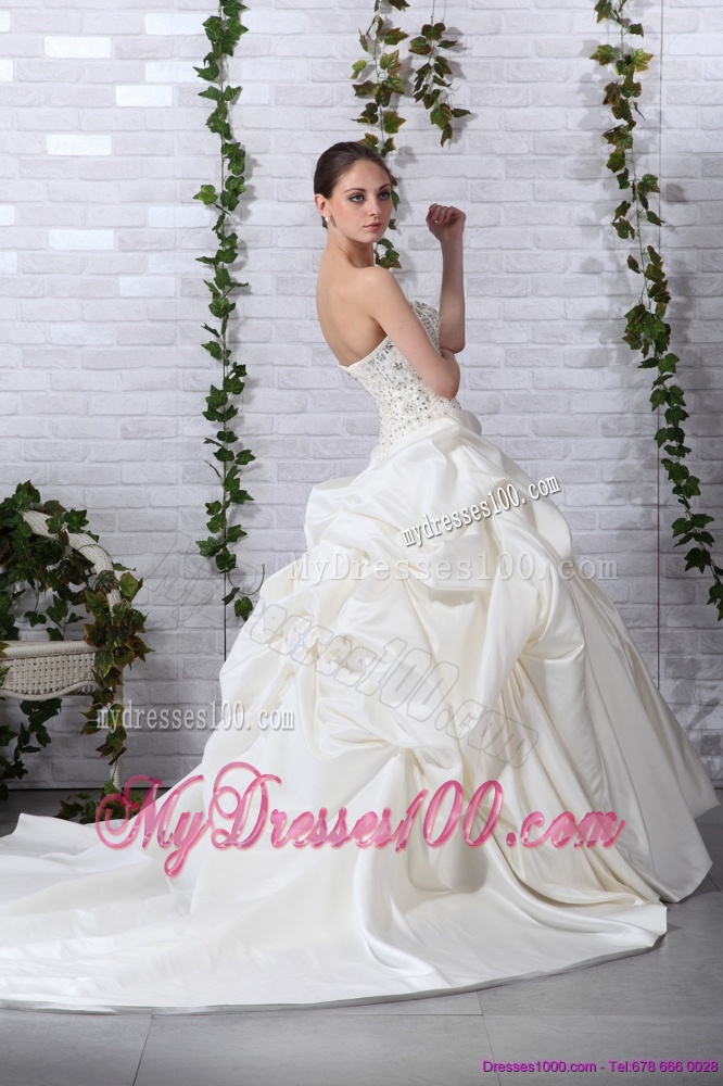 2016 Pretty Strapless Beading Wedding Dress with Brush Train