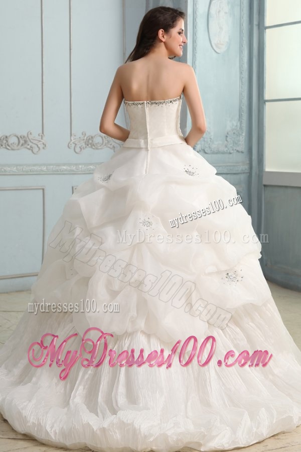 Ball Gown Strapless Beaded Decorate Wedding Dress with Brush Train