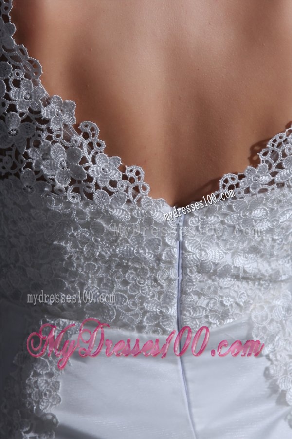 Exquisite V-neck A-line Lace Appliques Wedding Dress with Court Train