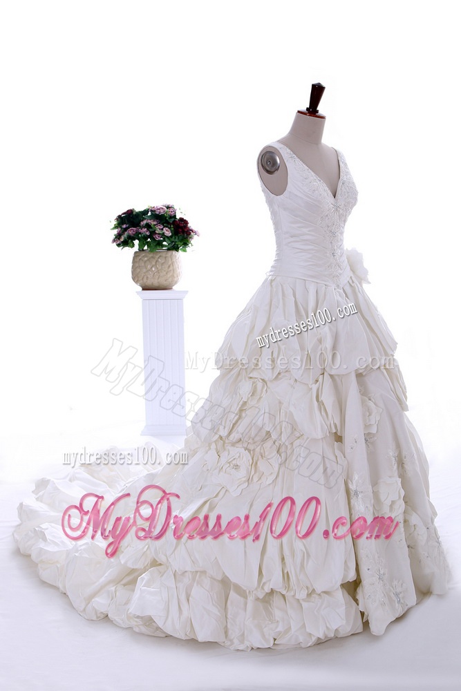 Fashionable 2016 Beading Appliques Wedding Dress with Court Train