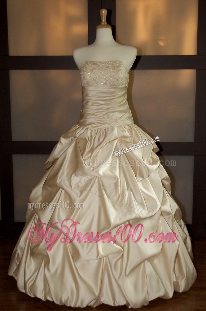 New Style Ball Gown Strapless Wedding Dresses with Beading and Pick Ups