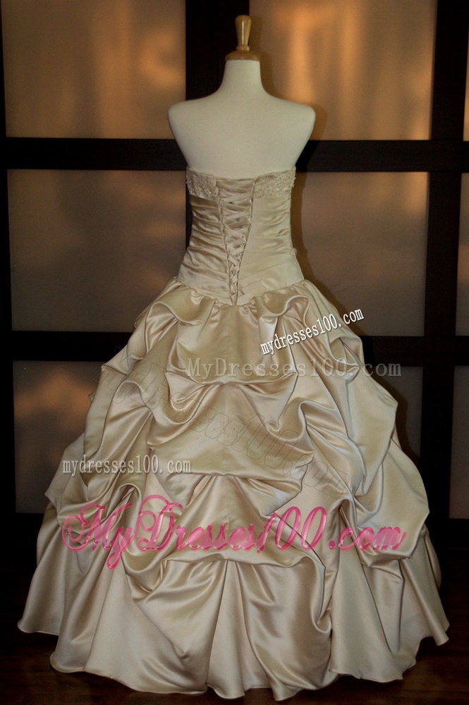 New Style Ball Gown Strapless Wedding Dresses with Beading and Pick Ups