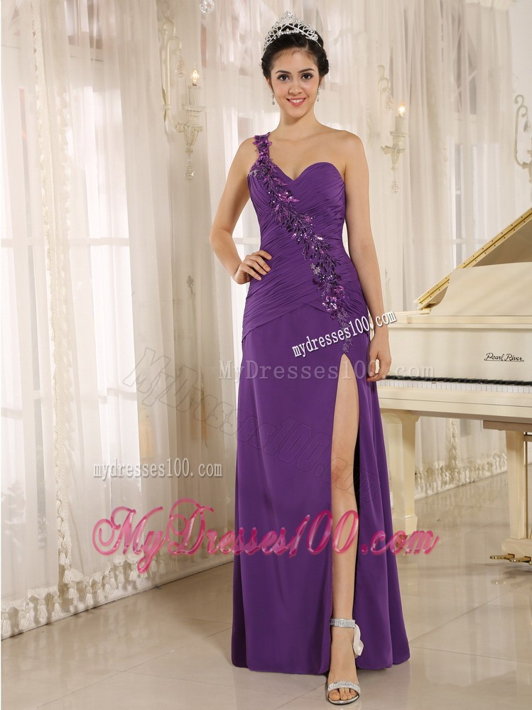 High Slit Ruched Bodice for One Shoulder Purple Prom Dresses with Appliques