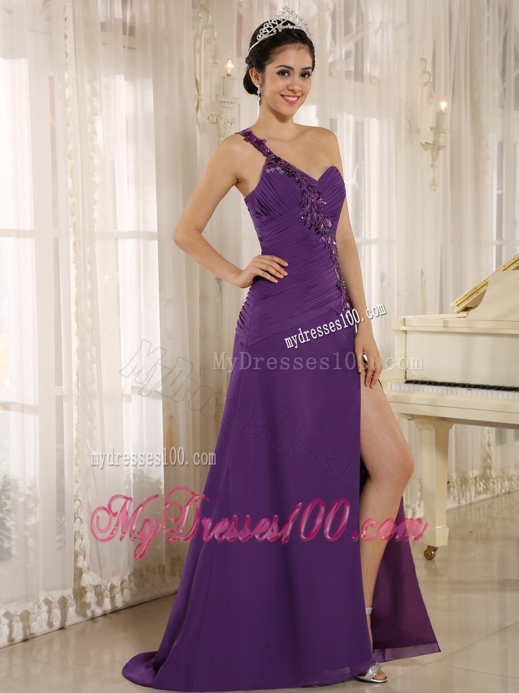 High Slit Ruched Bodice for One Shoulder Purple Prom Dresses with Appliques